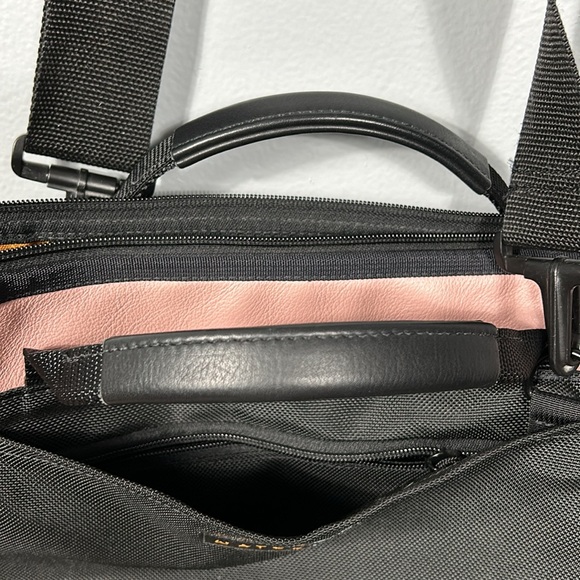 Waterfield by sfdesigns canvas & leather pink black laptop shoulder bag - Picture 12 of 17